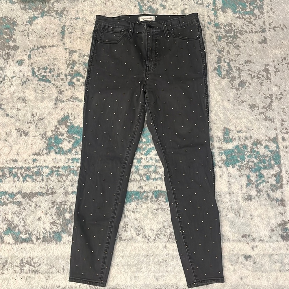 Madewell 10” high rise skinny Jean. Washes black with gold embroidered polkadots